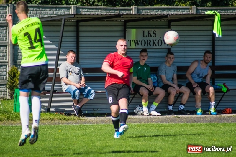 Zdjęcie w galerii na portalu naszraciborz.pl: Derby gminy. Gole Twaroga i Kowalczyka, to na Chałupki nie styka wiadomości z regionu
