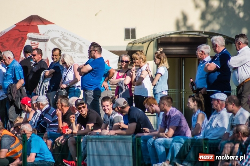 Zdjęcie w galerii na portalu naszraciborz.pl: Derby gminy. Gole Twaroga i Kowalczyka, to na Chałupki nie styka wiadomości z regionu