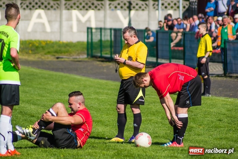 Zdjęcie w galerii na portalu naszraciborz.pl: Derby gminy. Gole Twaroga i Kowalczyka, to na Chałupki nie styka wiadomości z regionu