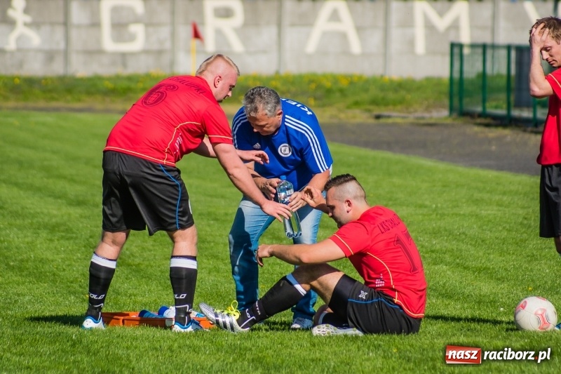 Zdjęcie w galerii na portalu naszraciborz.pl: Derby gminy. Gole Twaroga i Kowalczyka, to na Chałupki nie styka wiadomości z regionu