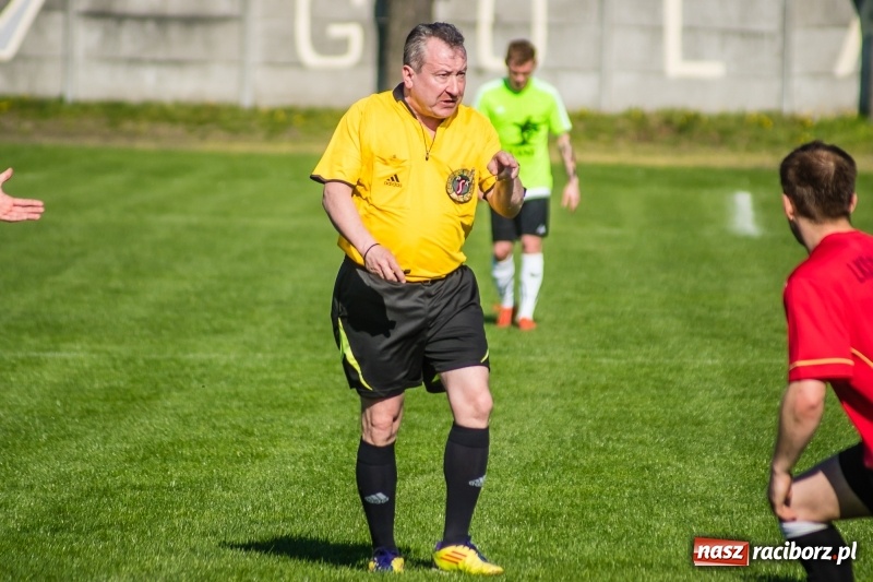 Zdjęcie w galerii na portalu naszraciborz.pl: Derby gminy. Gole Twaroga i Kowalczyka, to na Chałupki nie styka wiadomości z regionu