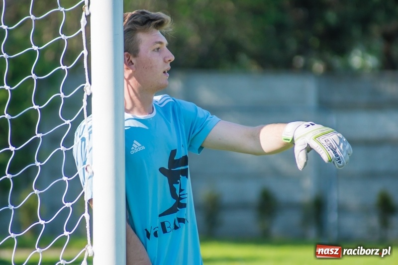 Zdjęcie w galerii na portalu naszraciborz.pl: Derby gminy. Gole Twaroga i Kowalczyka, to na Chałupki nie styka wiadomości z regionu