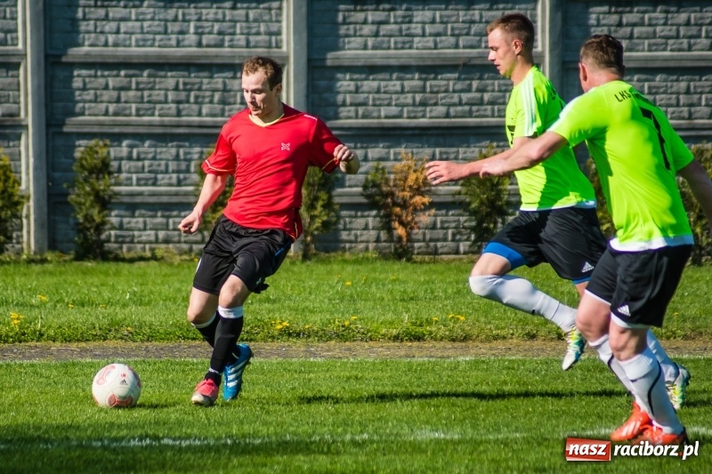 Zdjęcie w galerii na portalu naszraciborz.pl: Derby gminy. Gole Twaroga i Kowalczyka, to na Chałupki nie styka wiadomości z regionu