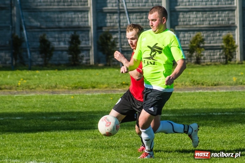 Zdjęcie w galerii na portalu naszraciborz.pl: Derby gminy. Gole Twaroga i Kowalczyka, to na Chałupki nie styka wiadomości z regionu