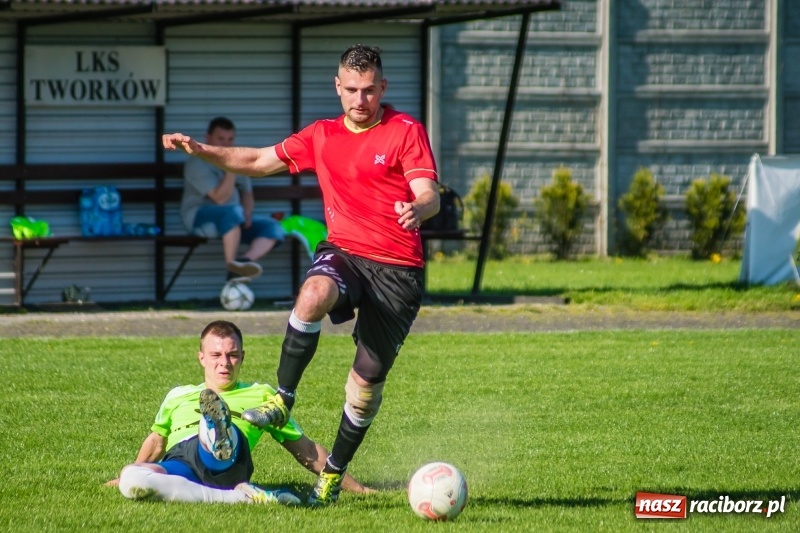 Zdjęcie w galerii na portalu naszraciborz.pl: Derby gminy. Gole Twaroga i Kowalczyka, to na Chałupki nie styka wiadomości z regionu