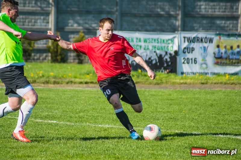 Zdjęcie w galerii na portalu naszraciborz.pl: Derby gminy. Gole Twaroga i Kowalczyka, to na Chałupki nie styka wiadomości z regionu