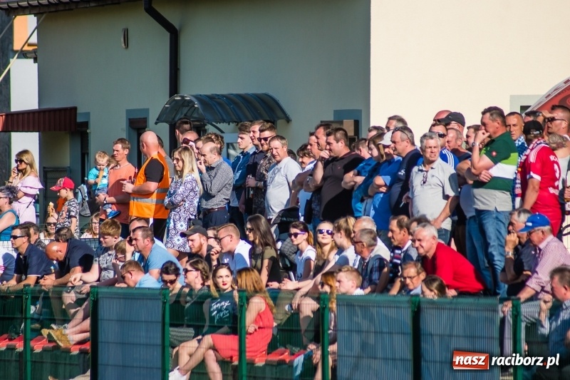 Zdjęcie w galerii na portalu naszraciborz.pl: Derby gminy. Gole Twaroga i Kowalczyka, to na Chałupki nie styka wiadomości z regionu