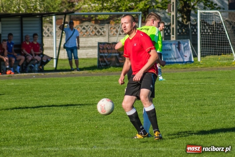 Zdjęcie w galerii na portalu naszraciborz.pl: Derby gminy. Gole Twaroga i Kowalczyka, to na Chałupki nie styka wiadomości z regionu