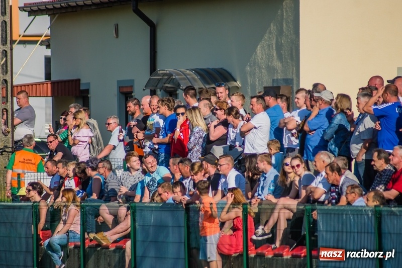 Zdjęcie w galerii na portalu naszraciborz.pl: Derby gminy. Gole Twaroga i Kowalczyka, to na Chałupki nie styka wiadomości z regionu