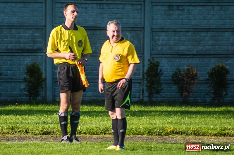 Zdjęcie w galerii na portalu naszraciborz.pl: Derby gminy. Gole Twaroga i Kowalczyka, to na Chałupki nie styka wiadomości z regionu