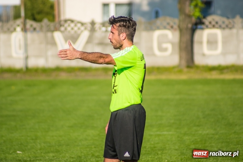 Zdjęcie w galerii na portalu naszraciborz.pl: Derby gminy. Gole Twaroga i Kowalczyka, to na Chałupki nie styka wiadomości z regionu