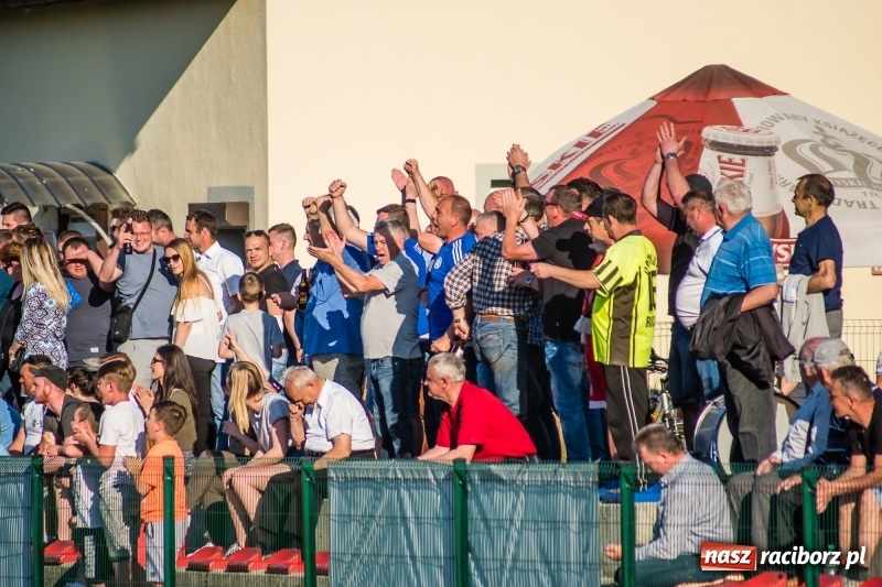Zdjęcie w galerii na portalu naszraciborz.pl: Derby gminy. Gole Twaroga i Kowalczyka, to na Chałupki nie styka wiadomości z regionu