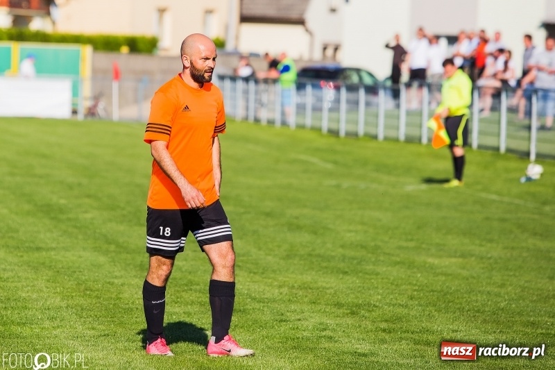 Zdjęcie w galerii na portalu naszraciborz.pl: A klasa: Egzekucja przy Urbana, Zgoda Zawada padła na kolana wiadomości z regionu