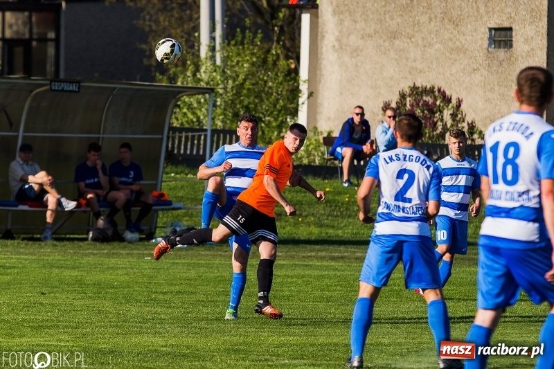 Zdjęcie w galerii na portalu naszraciborz.pl: A klasa: Egzekucja przy Urbana, Zgoda Zawada padła na kolana wiadomości z regionu