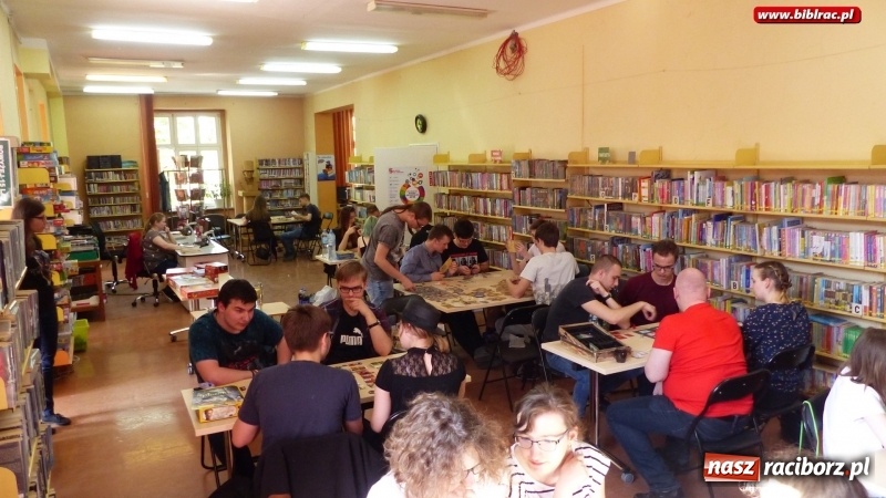 Zdjęcie w galerii na portalu naszraciborz.pl: Maraton gier planszowych w bibliotece wiadomości z regionu