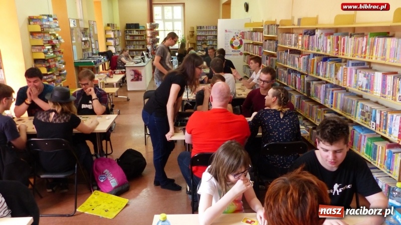 Zdjęcie w galerii na portalu naszraciborz.pl: Maraton gier planszowych w bibliotece wiadomości z regionu
