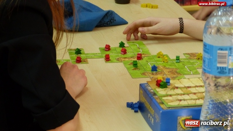 Zdjęcie w galerii na portalu naszraciborz.pl: Maraton gier planszowych w bibliotece wiadomości z regionu