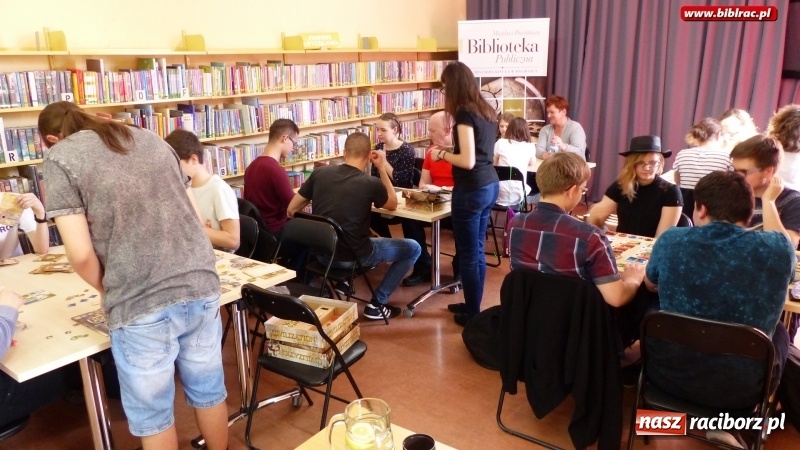 Zdjęcie w galerii na portalu naszraciborz.pl: Maraton gier planszowych w bibliotece wiadomości z regionu