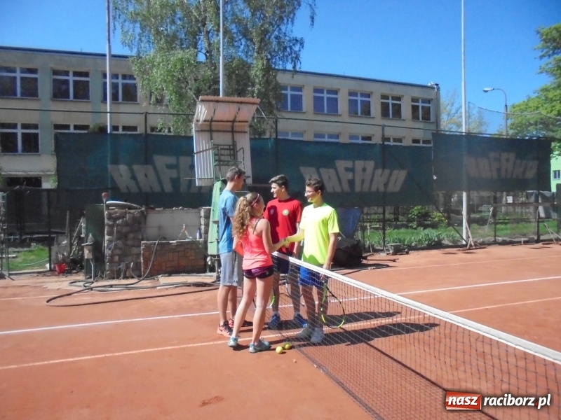 Zdjęcie w galerii na portalu naszraciborz.pl: Rozegrano pierwszy turniej tenisowy w deblu wiadomości z regionu