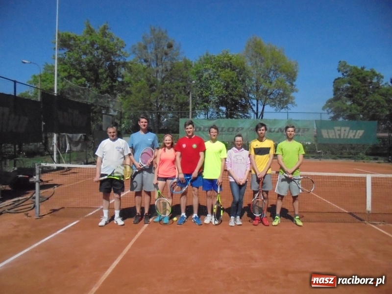 Zdjęcie w galerii na portalu naszraciborz.pl: Rozegrano pierwszy turniej tenisowy w deblu wiadomości z regionu