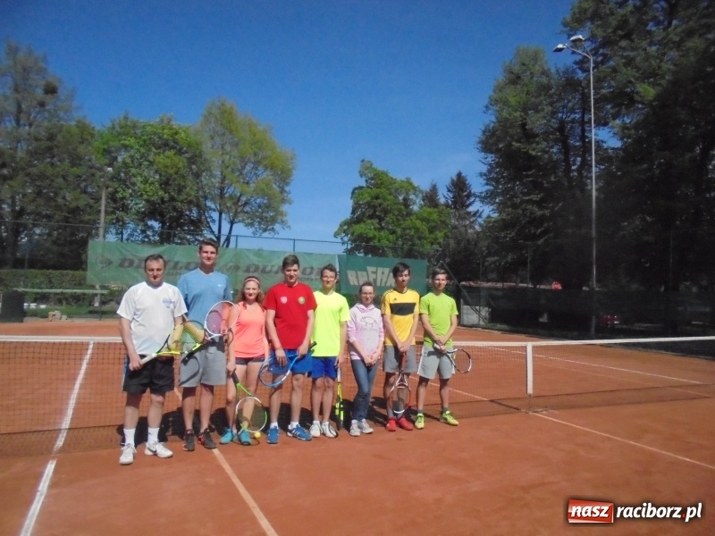 Zdjęcie w galerii na portalu naszraciborz.pl: Rozegrano pierwszy turniej tenisowy w deblu wiadomości z regionu