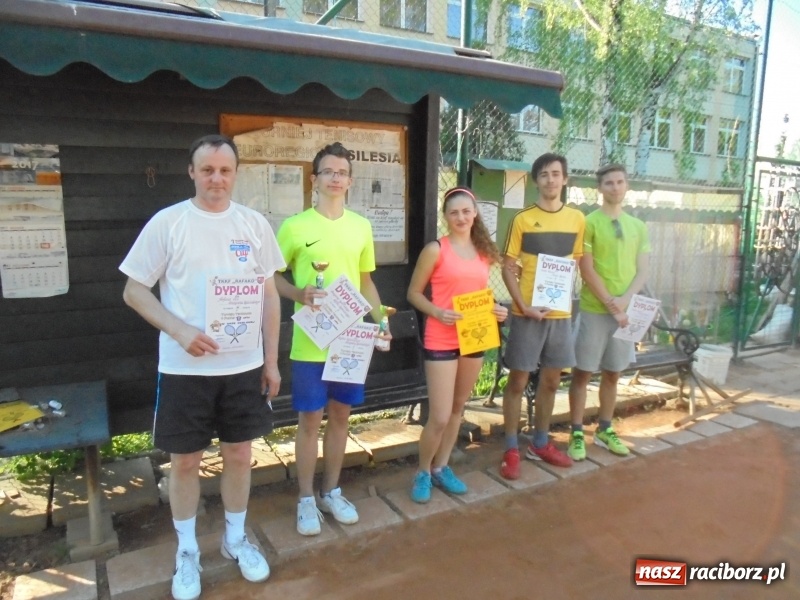 Zdjęcie w galerii na portalu naszraciborz.pl: Rozegrano pierwszy turniej tenisowy w deblu wiadomości z regionu