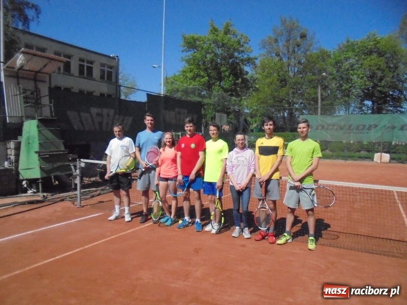 Zdjęcie w galerii na portalu naszraciborz.pl: Rozegrano pierwszy turniej tenisowy w deblu wiadomości z regionu