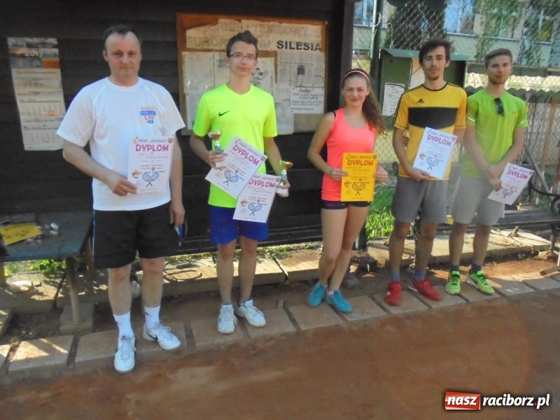 Zdjęcie w galerii na portalu naszraciborz.pl: Rozegrano pierwszy turniej tenisowy w deblu wiadomości z regionu