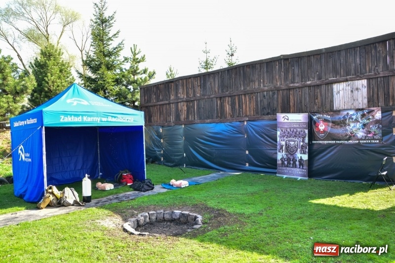 Zdjęcie w galerii na portalu naszraciborz.pl: Służba Więzienna szkoli mundurowych. Ćwiczenia w Raciborzu  wiadomości z regionu