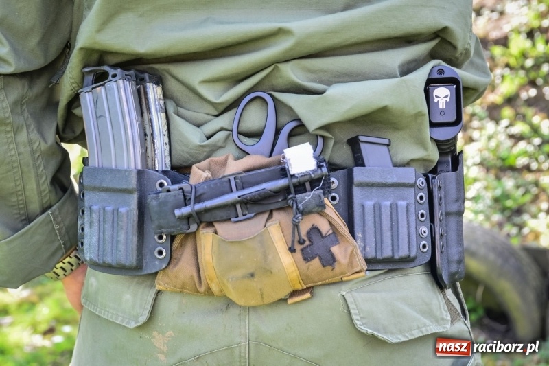 Zdjęcie w galerii na portalu naszraciborz.pl: Służba Więzienna szkoli mundurowych. Ćwiczenia w Raciborzu  wiadomości z regionu