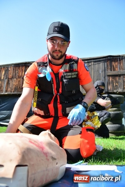 Zdjęcie w galerii na portalu naszraciborz.pl: Służba Więzienna szkoli mundurowych. Ćwiczenia w Raciborzu  wiadomości z regionu