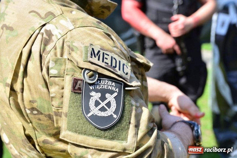 Zdjęcie w galerii na portalu naszraciborz.pl: Służba Więzienna szkoli mundurowych. Ćwiczenia w Raciborzu  wiadomości z regionu