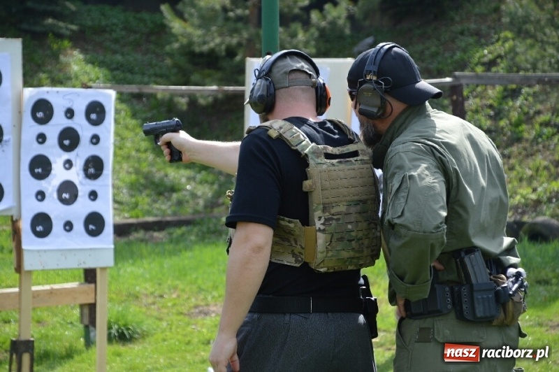 Zdjęcie w galerii na portalu naszraciborz.pl: Służba Więzienna szkoli mundurowych. Ćwiczenia w Raciborzu  wiadomości z regionu