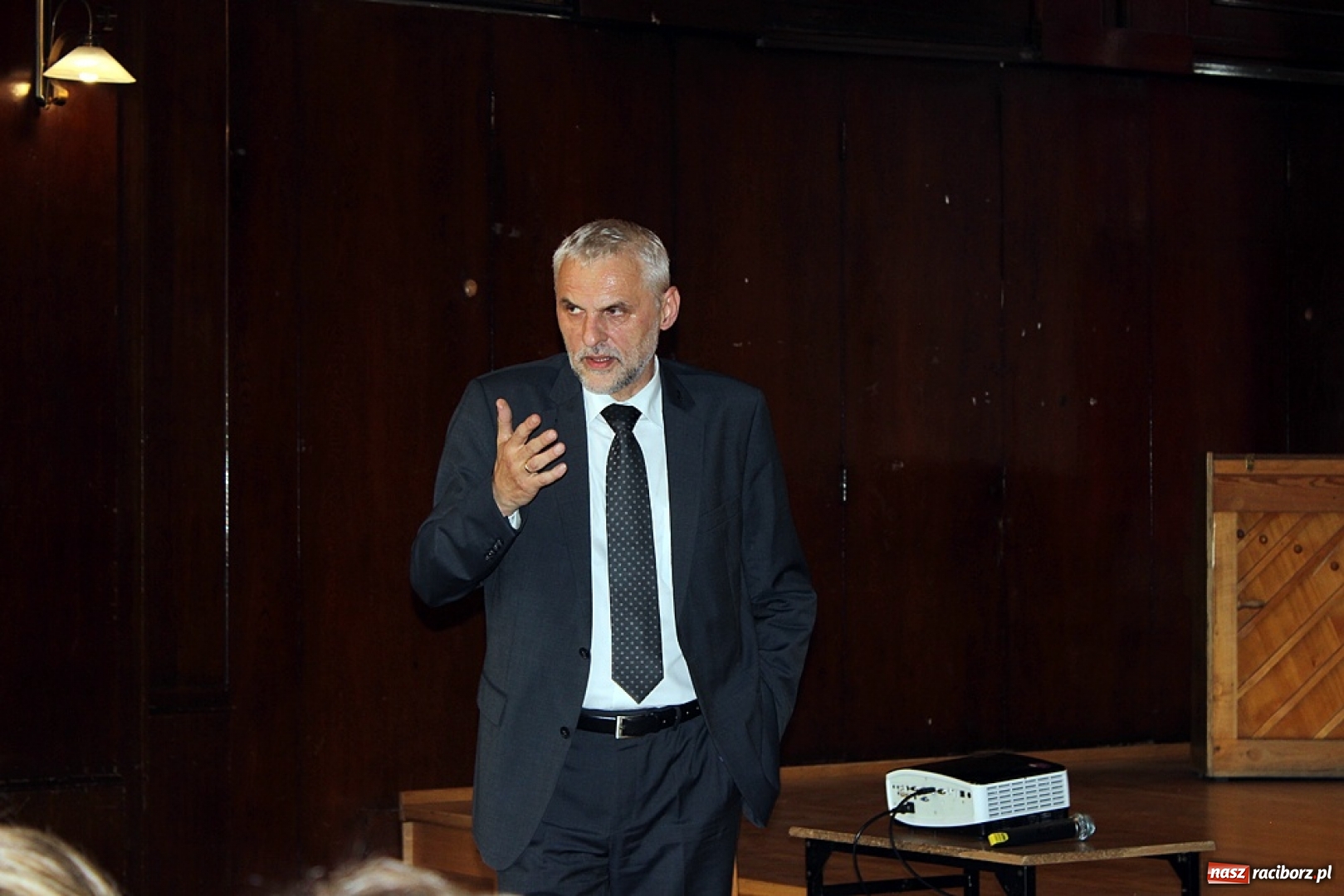 Zdjęcie w galerii na portalu naszraciborz.pl: Matematyka, Temida, I LO, czyli kolejne spotkanie z absolwentem w I LO wiadomości z regionu