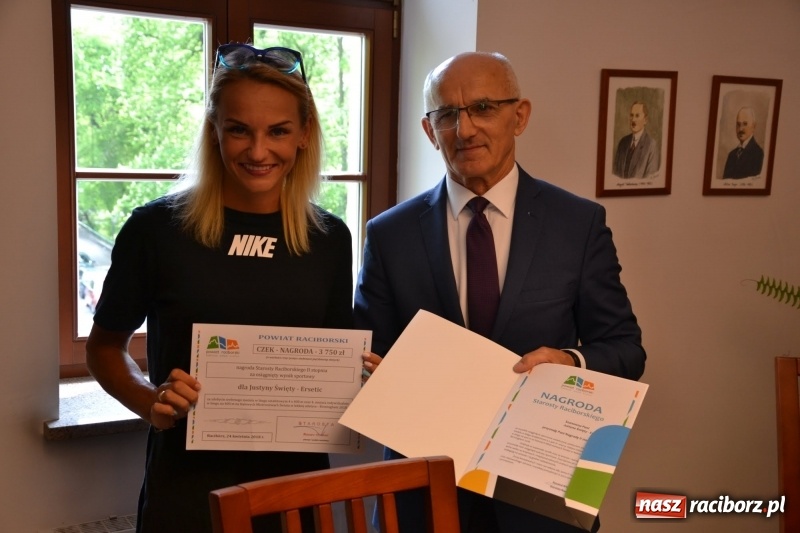 Zdjęcie w galerii na portalu naszraciborz.pl: Przez smród uczniowie nie dotarli na spotkanie z Justyną Święty-Ersetic wiadomości z regionu