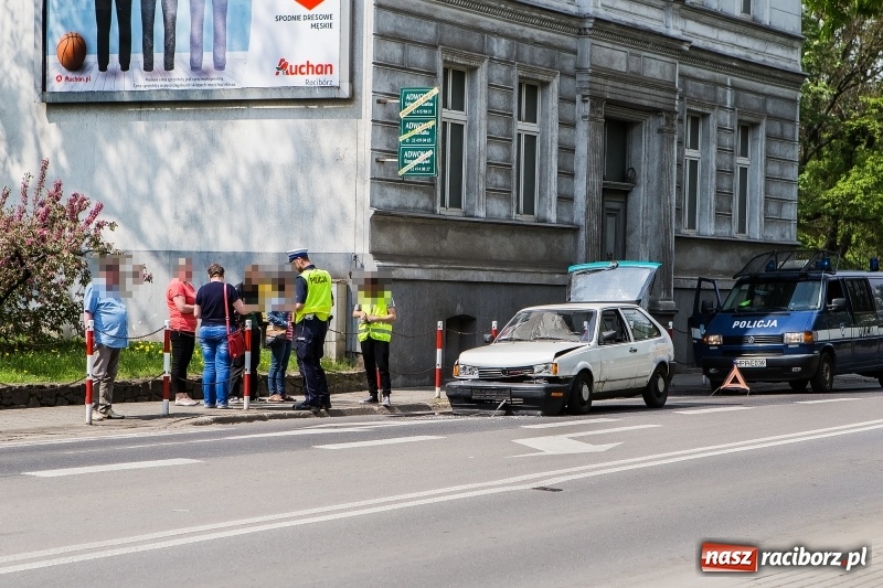 Zdjęcie w galerii na portalu naszraciborz.pl: Na wysokości Kauflandu zderzyły się golf i polo wiadomości z regionu