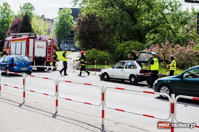 Zdjęcie w galerii na portalu naszraciborz.pl: Na wysokości Kauflandu zderzyły się golf i polo wiadomości z regionu