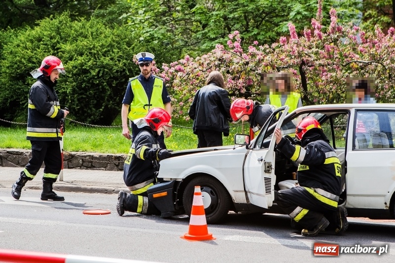 Zdjęcie w galerii na portalu naszraciborz.pl: Na wysokości Kauflandu zderzyły się golf i polo wiadomości z regionu