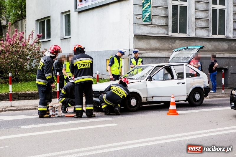 Zdjęcie w galerii na portalu naszraciborz.pl: Na wysokości Kauflandu zderzyły się golf i polo wiadomości z regionu