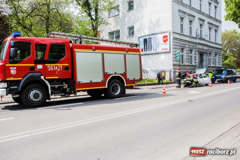 Zdjęcie w galerii na portalu naszraciborz.pl: Na wysokości Kauflandu zderzyły się golf i polo wiadomości z regionu