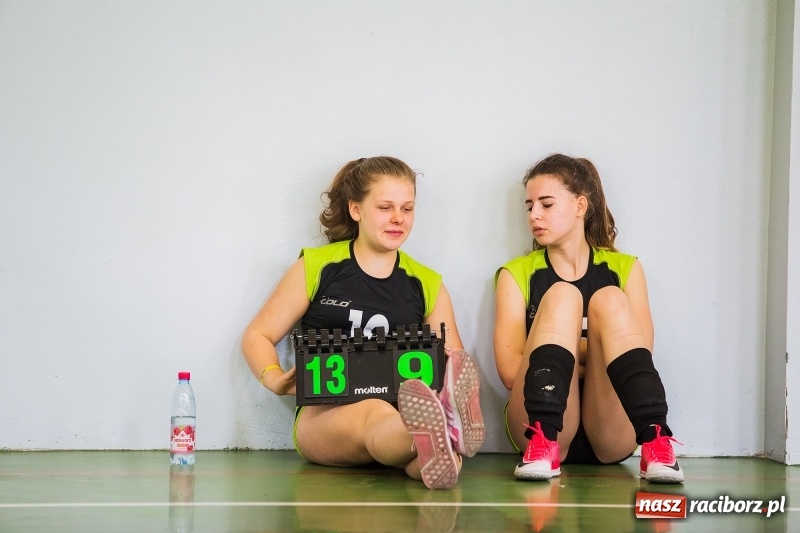 Zdjęcie w galerii na portalu naszraciborz.pl: Finał rejonowy w siatkówce dziewczyn szkół podstawowych wiadomości z regionu