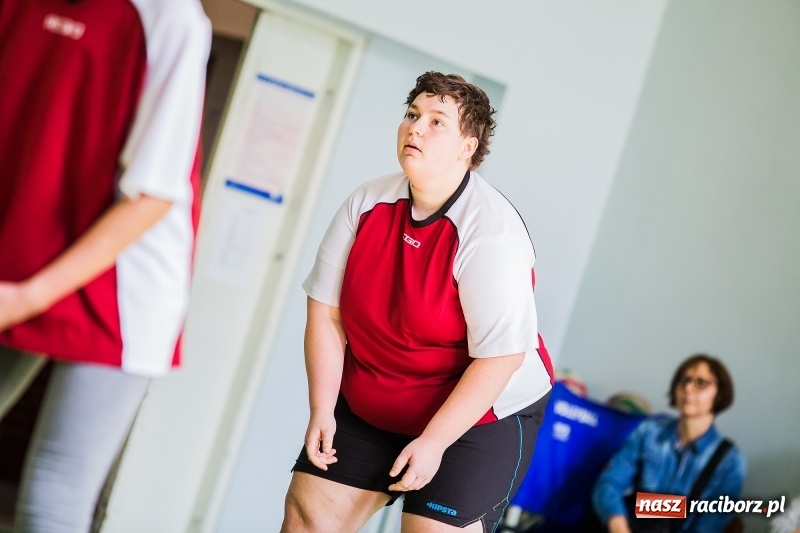 Zdjęcie w galerii na portalu naszraciborz.pl: Finał rejonowy w siatkówce dziewczyn szkół podstawowych wiadomości z regionu