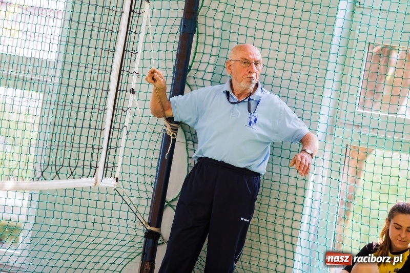 Zdjęcie w galerii na portalu naszraciborz.pl: Finał rejonowy w siatkówce dziewczyn szkół podstawowych wiadomości z regionu