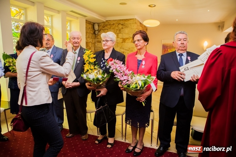 Zdjęcie w galerii na portalu naszraciborz.pl: 50 lat minęło jak jeden dzień... Jubileusze w USC wiadomości z regionu