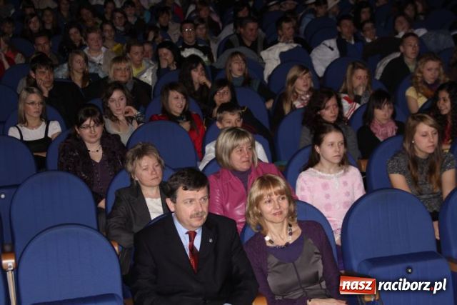 Zdjęcie w galerii na portalu naszraciborz.pl: Tu, na pniu ziemi raciborskiej rodzą się artyści... wiadomości z regionu