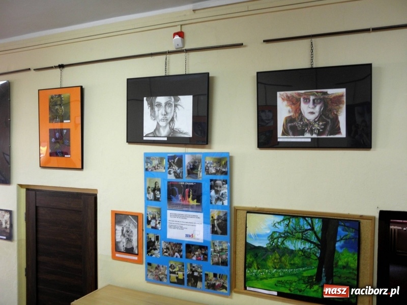 Zdjęcie w galerii na portalu naszraciborz.pl: Znane i nieznane, czyli wystawa prac wychowanków MDK w PWSZ wiadomości z regionu