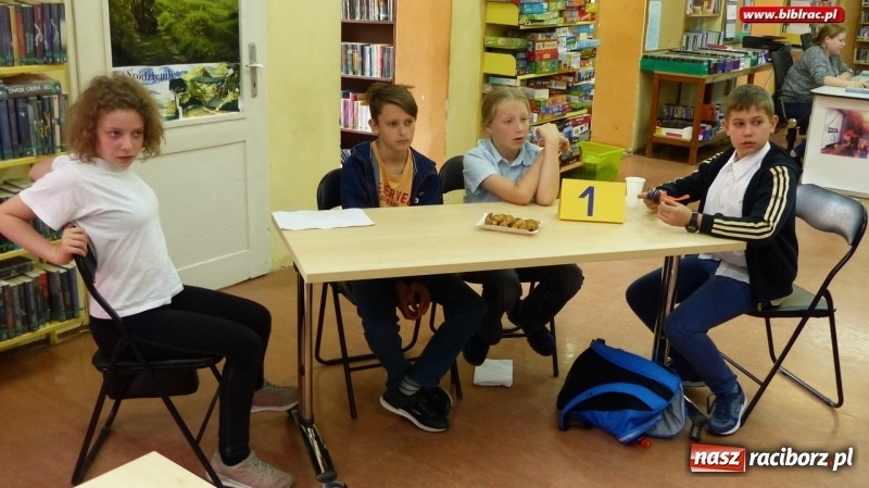 Zdjęcie w galerii na portalu naszraciborz.pl: Adam Bahdaj na Światowy Dzień Książki w raciborskiej bibliotece wiadomości z regionu