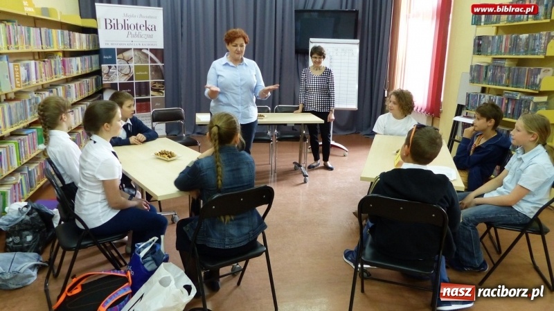 Zdjęcie w galerii na portalu naszraciborz.pl: Adam Bahdaj na Światowy Dzień Książki w raciborskiej bibliotece wiadomości z regionu