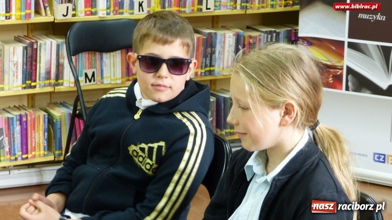 Zdjęcie w galerii na portalu naszraciborz.pl: Adam Bahdaj na Światowy Dzień Książki w raciborskiej bibliotece wiadomości z regionu