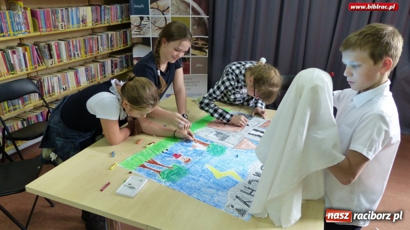 Zdjęcie w galerii na portalu naszraciborz.pl: Adam Bahdaj na Światowy Dzień Książki w raciborskiej bibliotece wiadomości z regionu